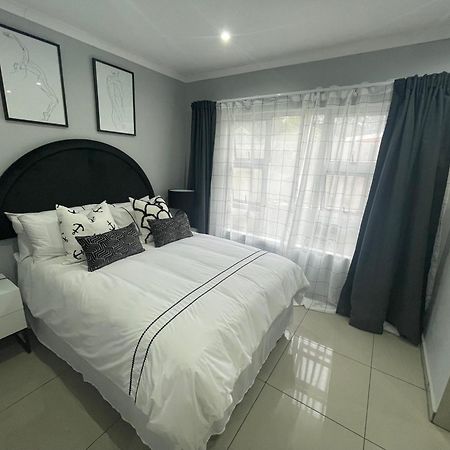 Trendy, Comfortable 1 Bedroom Apartments In Mtatha Exteriör bild