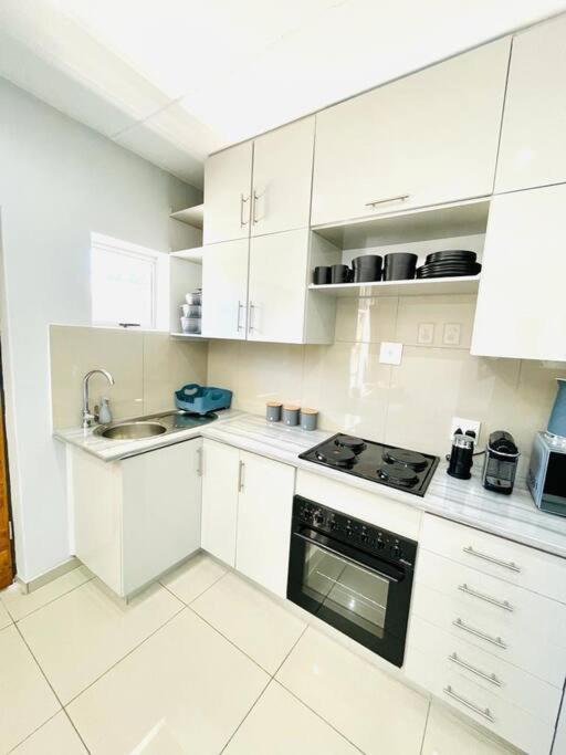 Trendy, Comfortable 1 Bedroom Apartments In Mtatha Exteriör bild