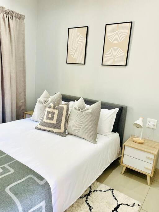 Trendy, Comfortable 1 Bedroom Apartments In Mtatha Exteriör bild