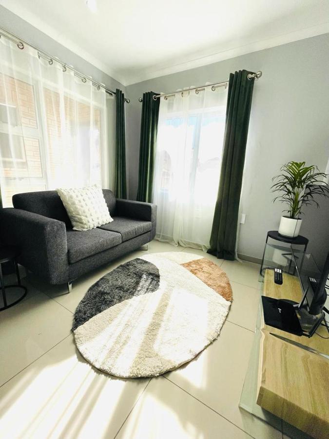 Trendy, Comfortable 1 Bedroom Apartments In Mtatha Exteriör bild