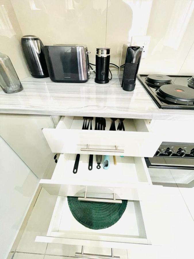 Trendy, Comfortable 1 Bedroom Apartments In Mtatha Exteriör bild