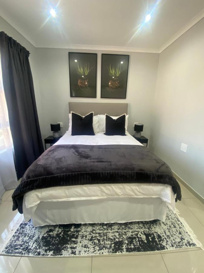 Trendy, Comfortable 1 Bedroom Apartments In Mtatha Exteriör bild