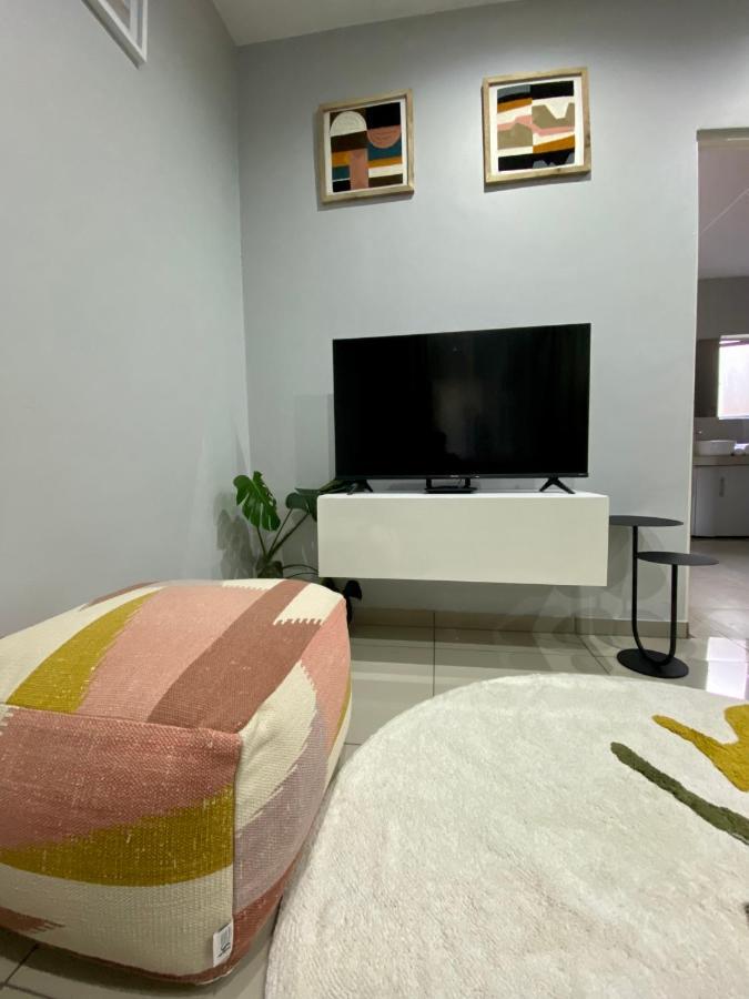 Trendy, Comfortable 1 Bedroom Apartments In Mtatha Exteriör bild