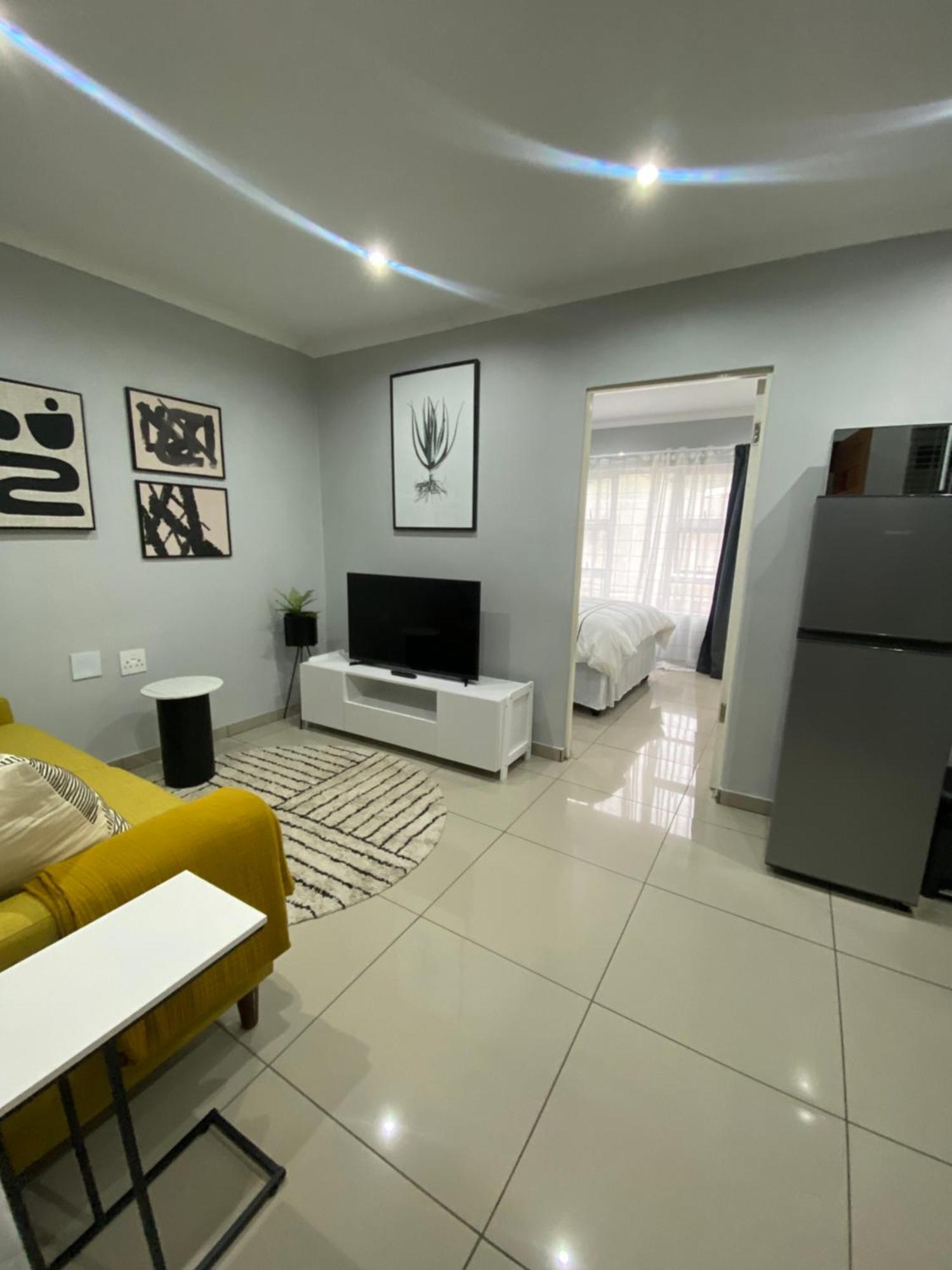 Trendy, Comfortable 1 Bedroom Apartments In Mtatha Exteriör bild