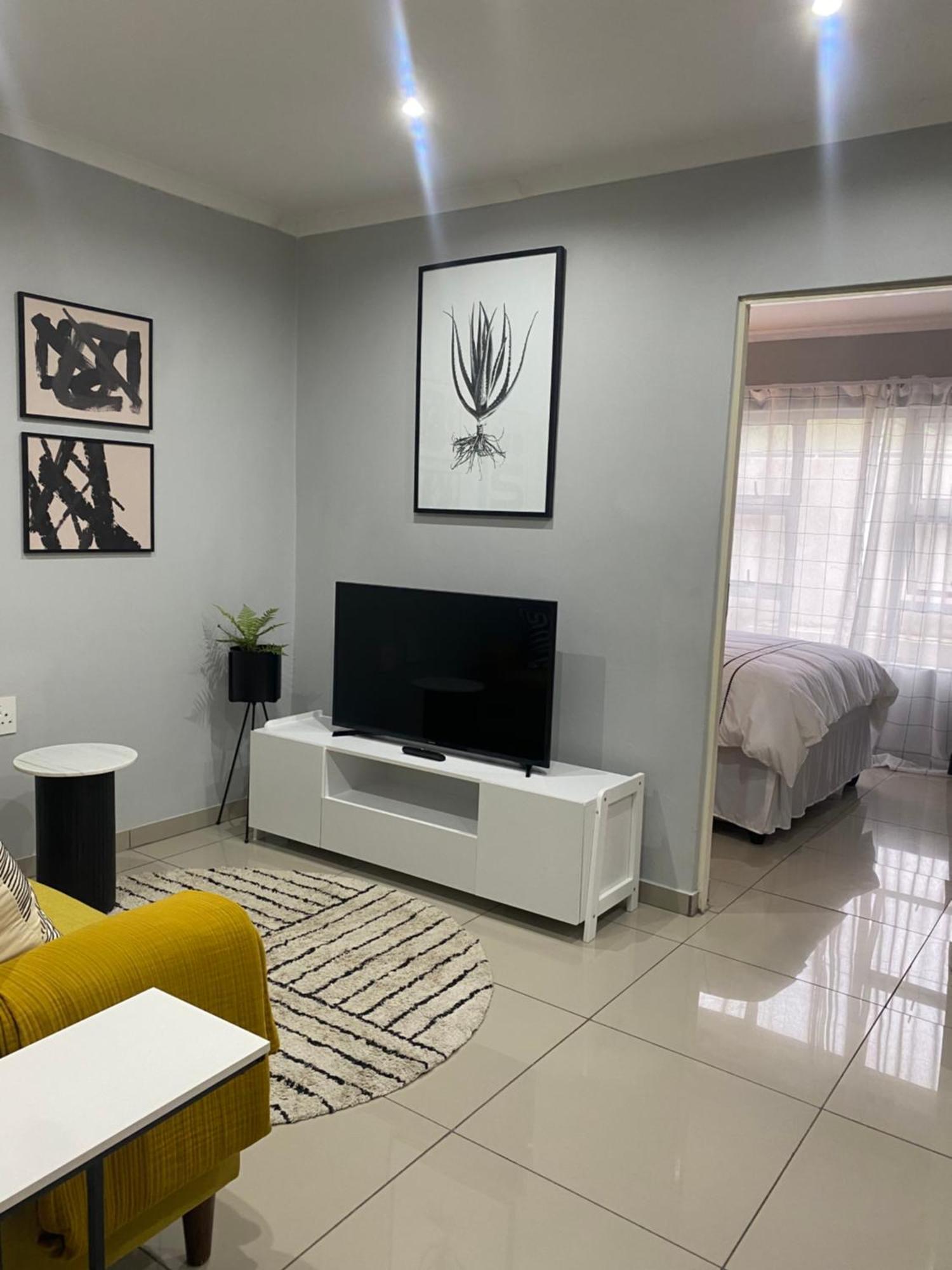 Trendy, Comfortable 1 Bedroom Apartments In Mtatha Exteriör bild