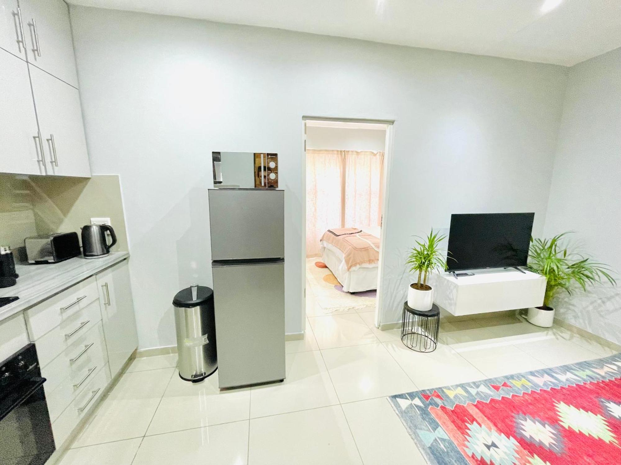 Trendy, Comfortable 1 Bedroom Apartments In Mtatha Exteriör bild