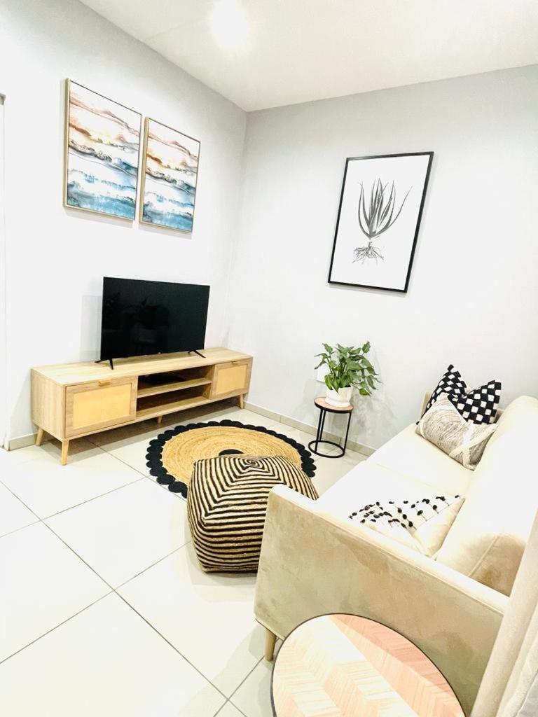 Trendy, Comfortable 1 Bedroom Apartments In Mtatha Exteriör bild