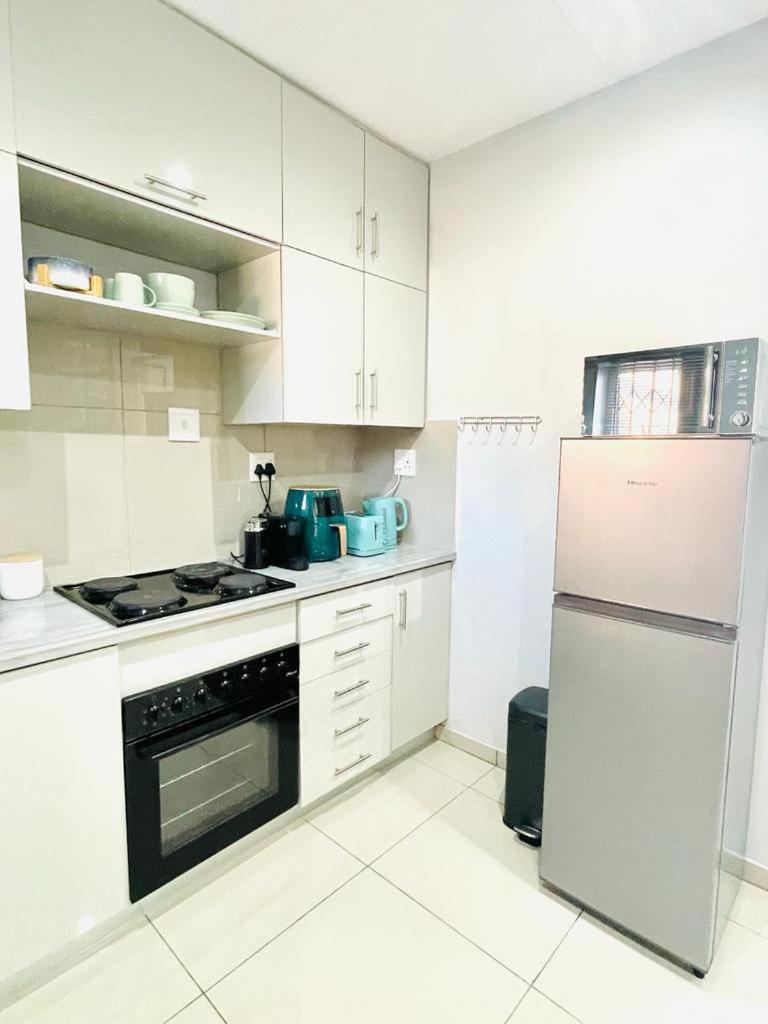 Trendy, Comfortable 1 Bedroom Apartments In Mtatha Exteriör bild