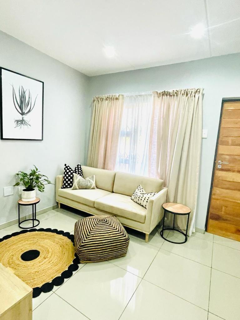 Trendy, Comfortable 1 Bedroom Apartments In Mtatha Exteriör bild